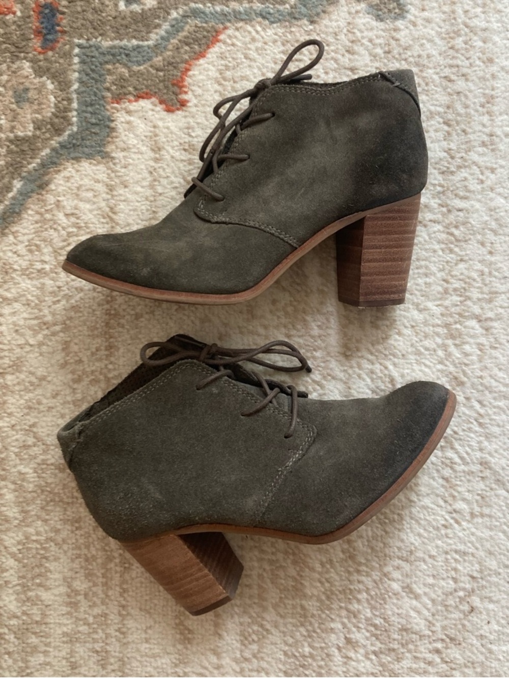 Toms Lunata Olive Green Suede Lace-Up Ankle Heeled Booties Boots 6